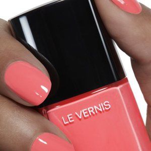 Chanel Le Vernis Nail Colour 562 Le Coralium